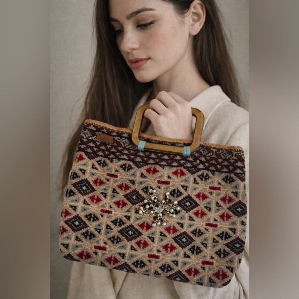 Artisan rug Geometric Tote with Wooden Handles - Picture 1 of 3